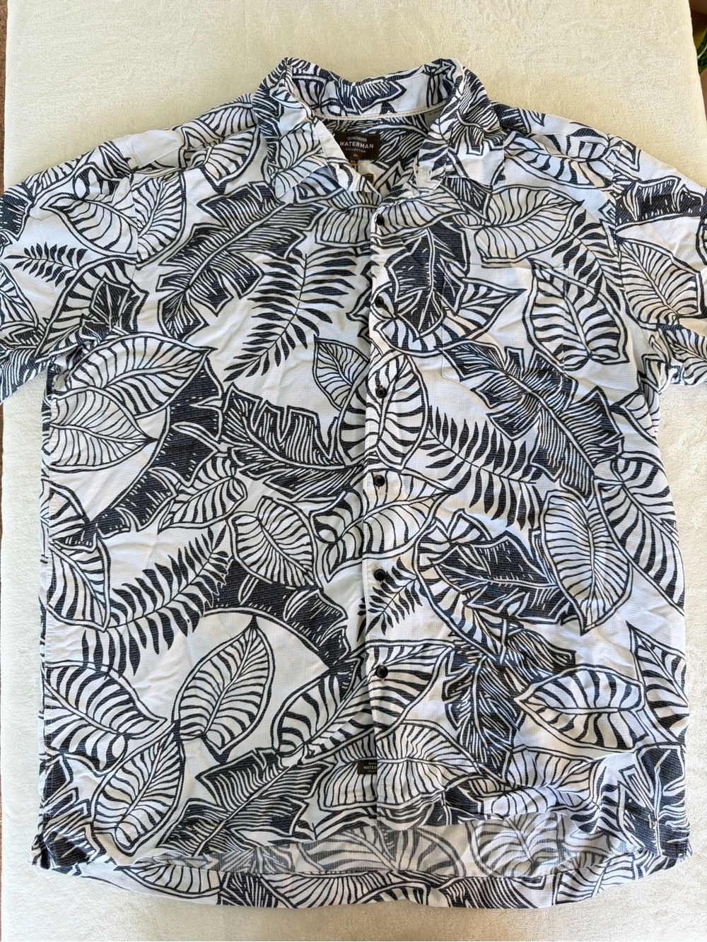 Quicksilver Waterman Men's Short-Sleeve Leaf Print Shirt - Black & White
